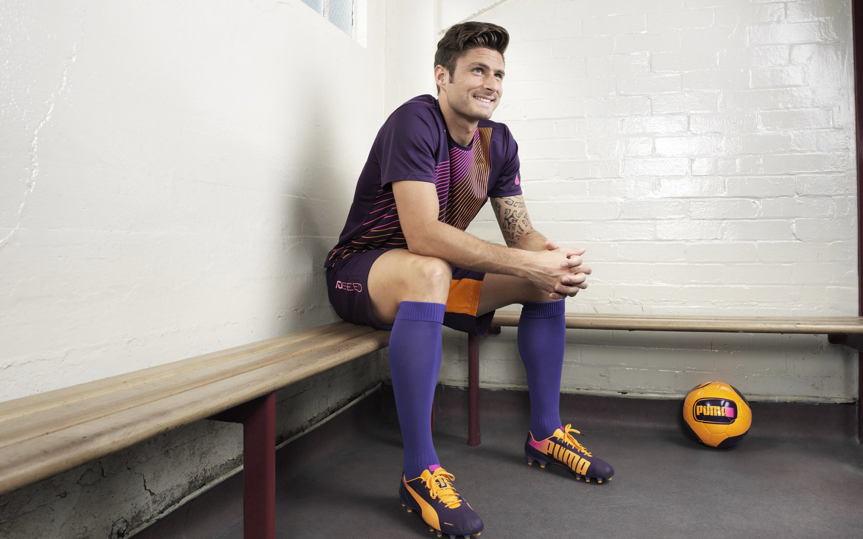 羽毛球超级赛爆冷 安赛龙意外出局 国羽小将闯入四强，羽毛球安赛龙是哪个国家的